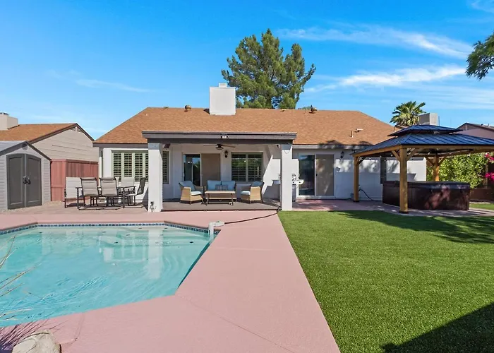Southwestern Oasis With Pool! Tucson