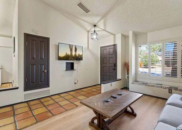 Southwestern Oasis With Pool! Holiday home