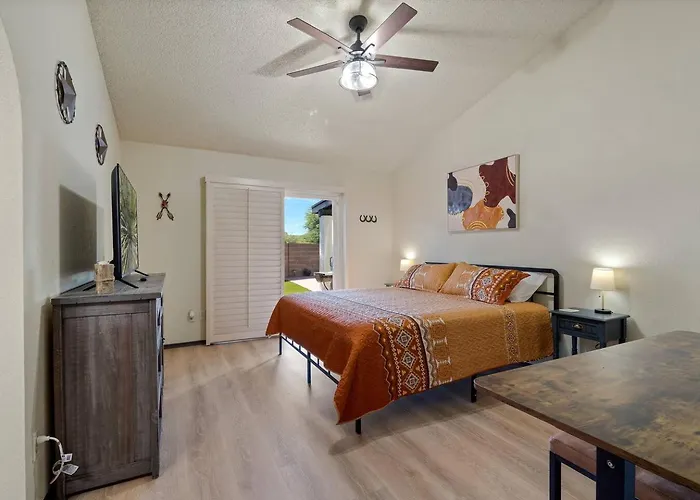 Holiday home Southwestern Oasis With Pool! *