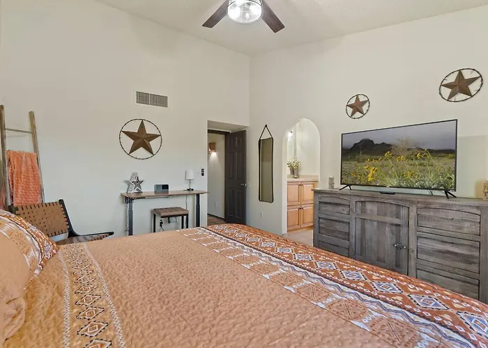 Southwestern Oasis With Pool! *