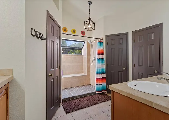 Southwestern Oasis With Pool!