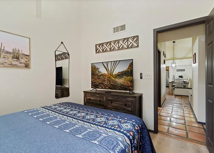 Southwestern Oasis With Pool! Holiday home