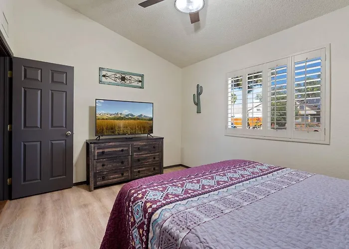 Holiday home Southwestern Oasis With Pool! *